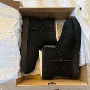 UGG CLASSIC MINI II BOOT Size9